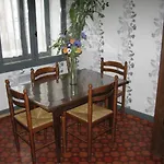 勒康莫塞宾馆 宾馆 比勒涅维尔